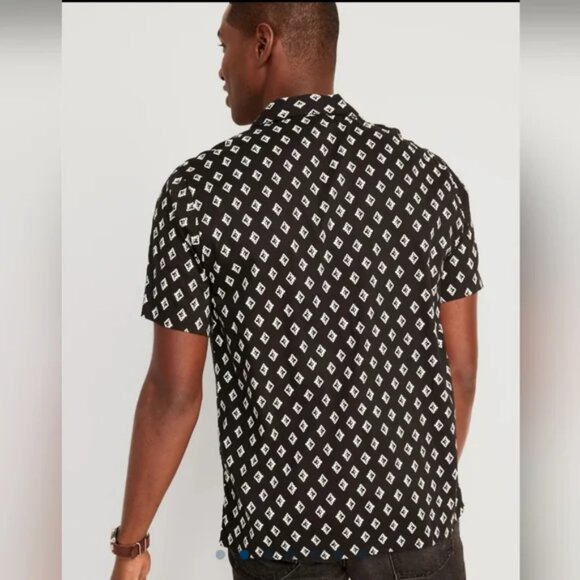 NWOT Short Sleeved Printed Camp Shirt XL - Picture 2 of 9